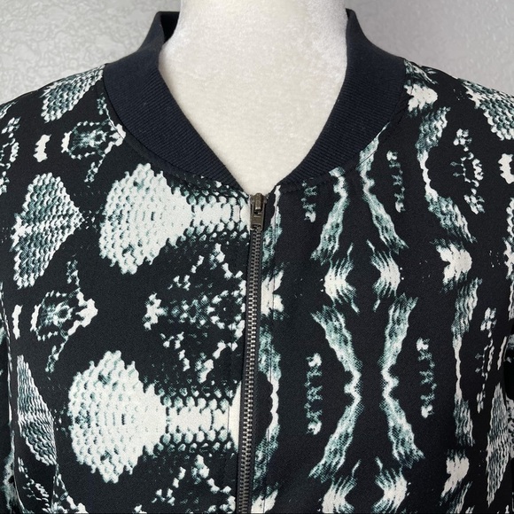 W118 by Walter Baker Snakeskin Print Bomber Jacket Sz M - Picture 5 of 8